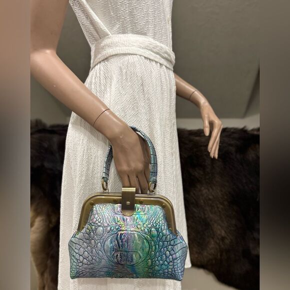 Iridescent Croc-Embossed Leather Handmade Retro Push Lock Multi Use Handbag - Picture 6 of 17